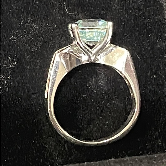 STONE ONLY 

2.80ct ice blue asscher cut MOISSONITE (NOT DIAMOND). - Picture 11 of 16